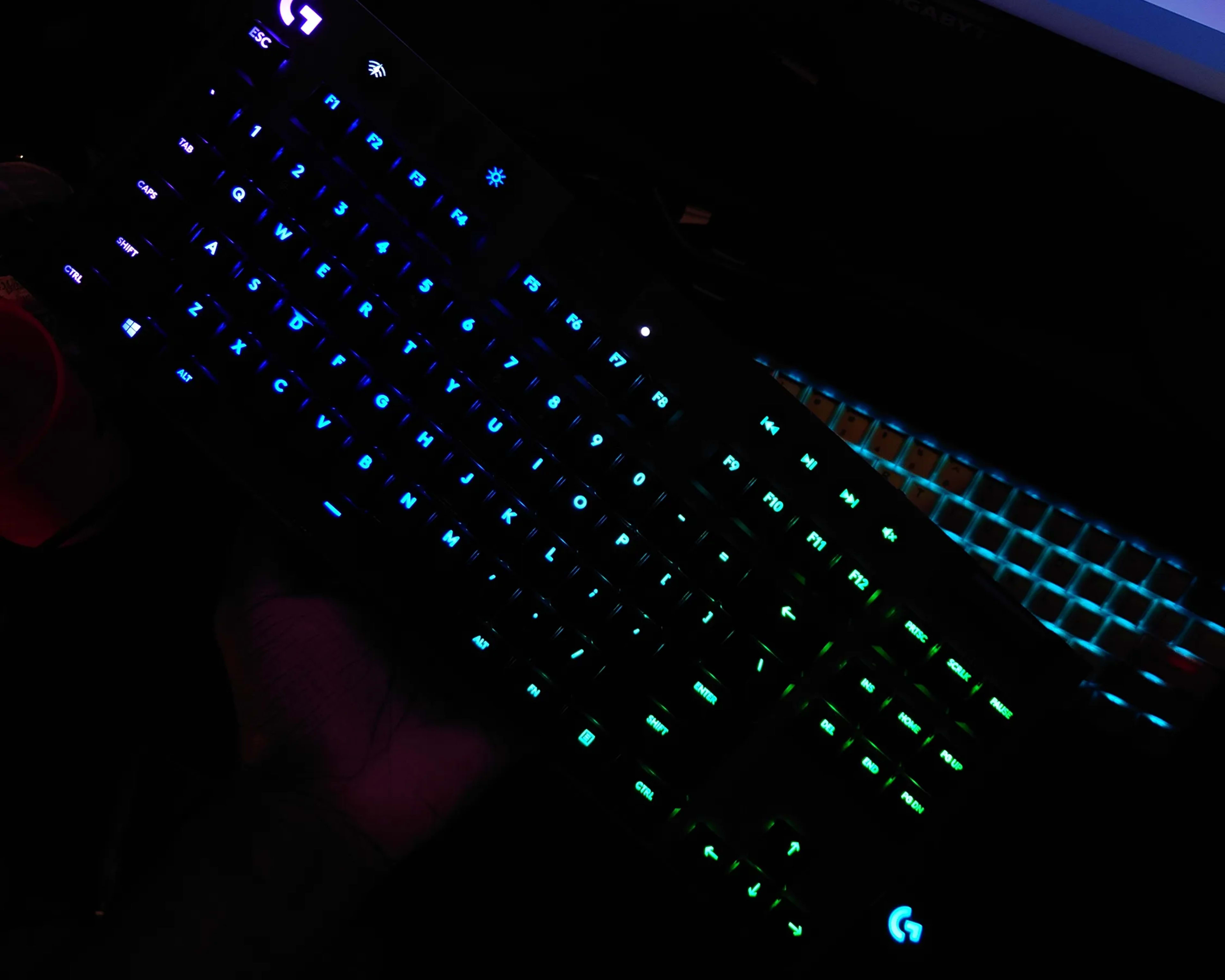 Logitech G915