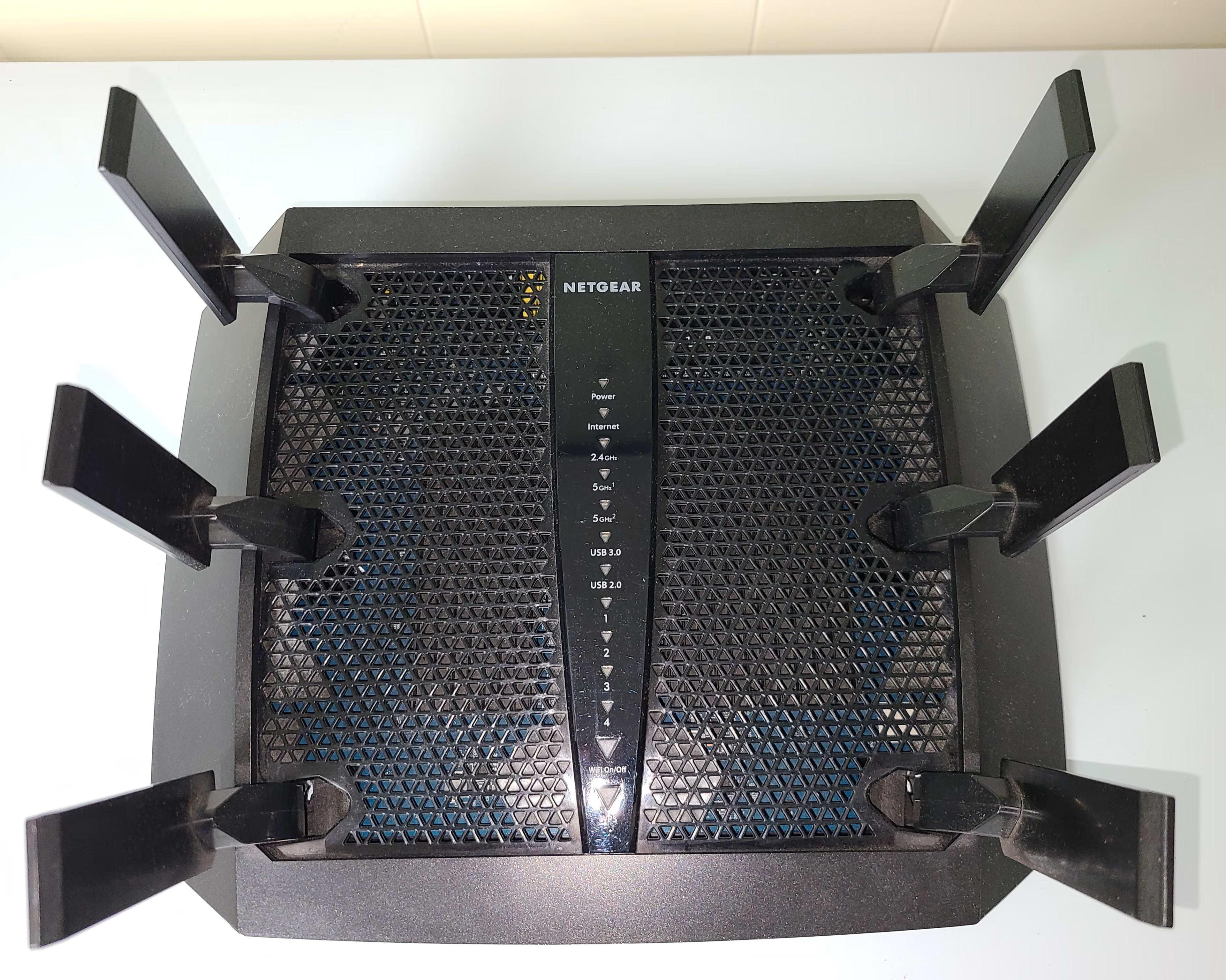 NETGEAR Nighthawk X6 AC3200 Tri-Band WiFi Router - R8000