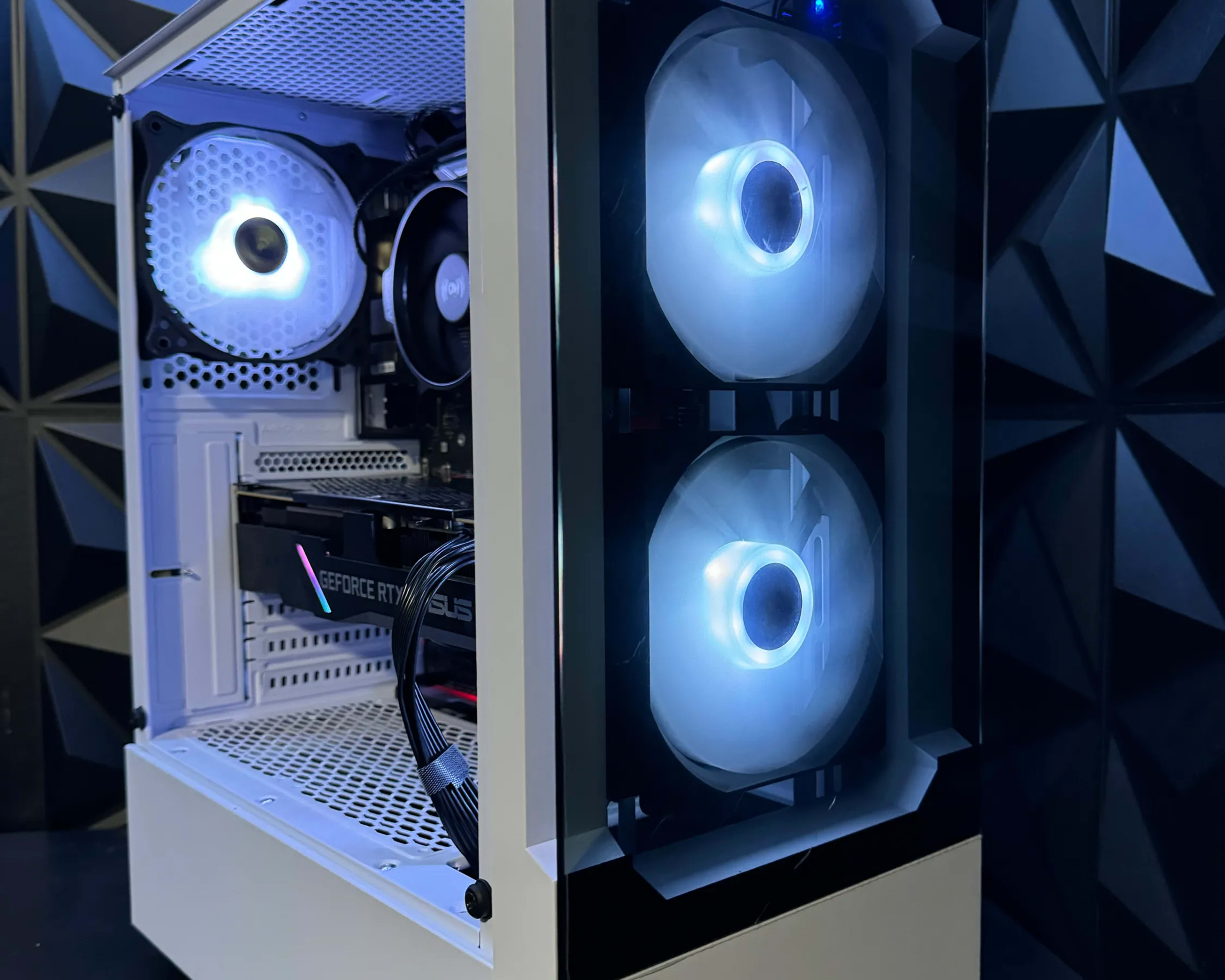 ⬜The White Super ⬜ Ryzen 5 |RTX 2060 Super| 32 GB DDR4| 1 TB NVME ⬜TuskerBuild 4560S⬜