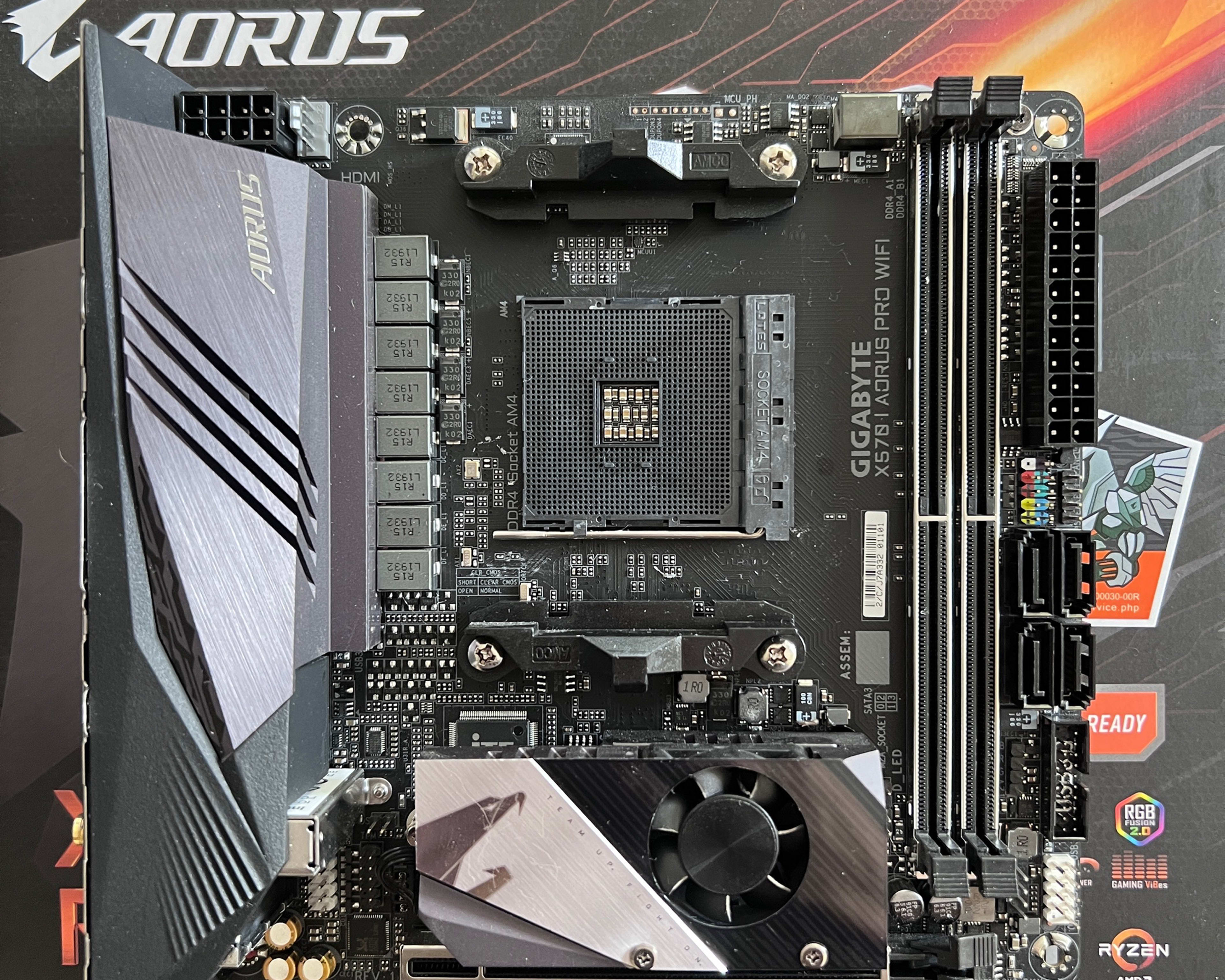 (COMBO) Gigabyte X570-I AORUS PRO WIFI Mini-ITX AM4 Motherboard, 32GB 3600Mhz CL16 RAM