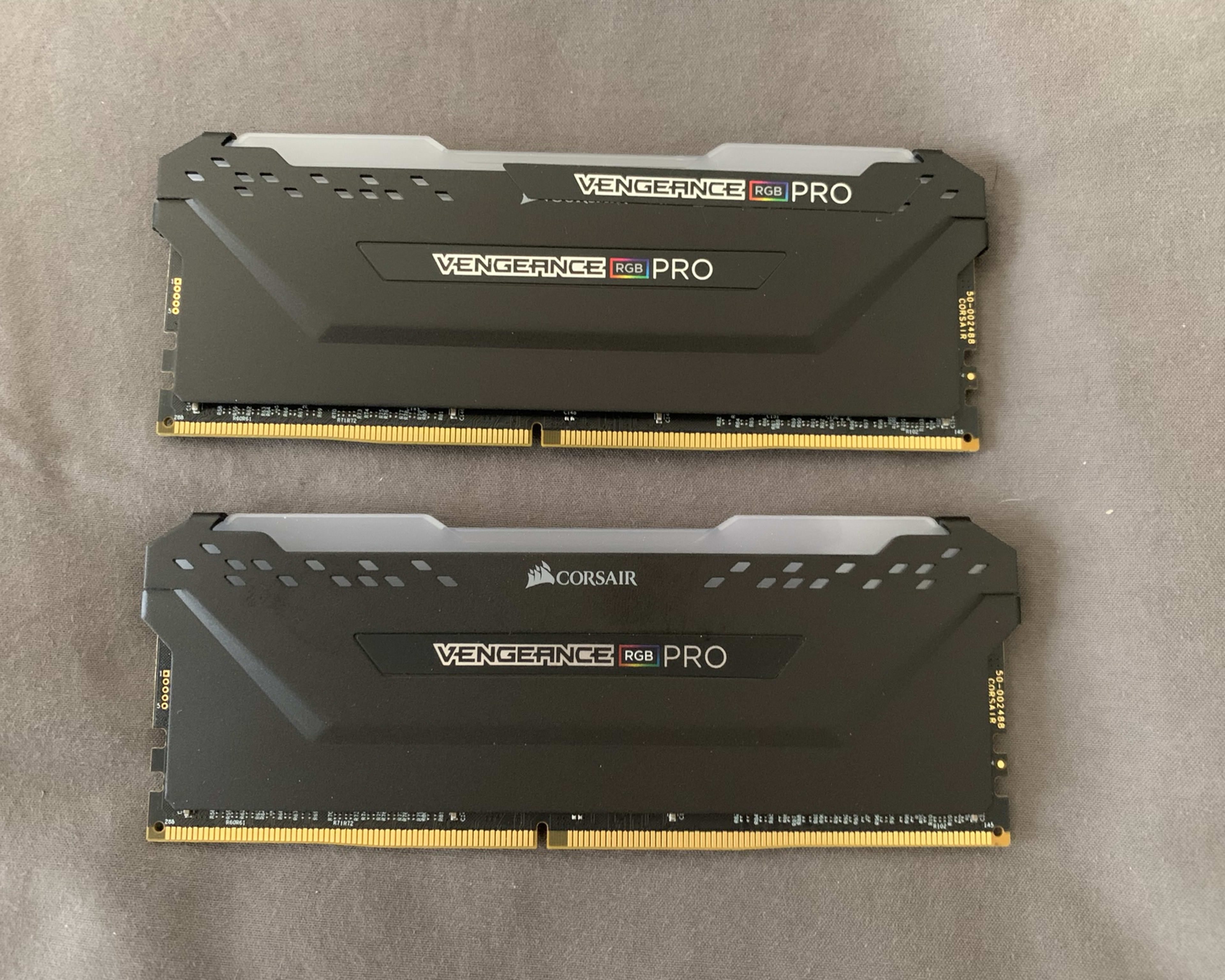 Corsair Vengeance RGB Pro 32GB (2x16GB) @ 3200 MHz DDR4