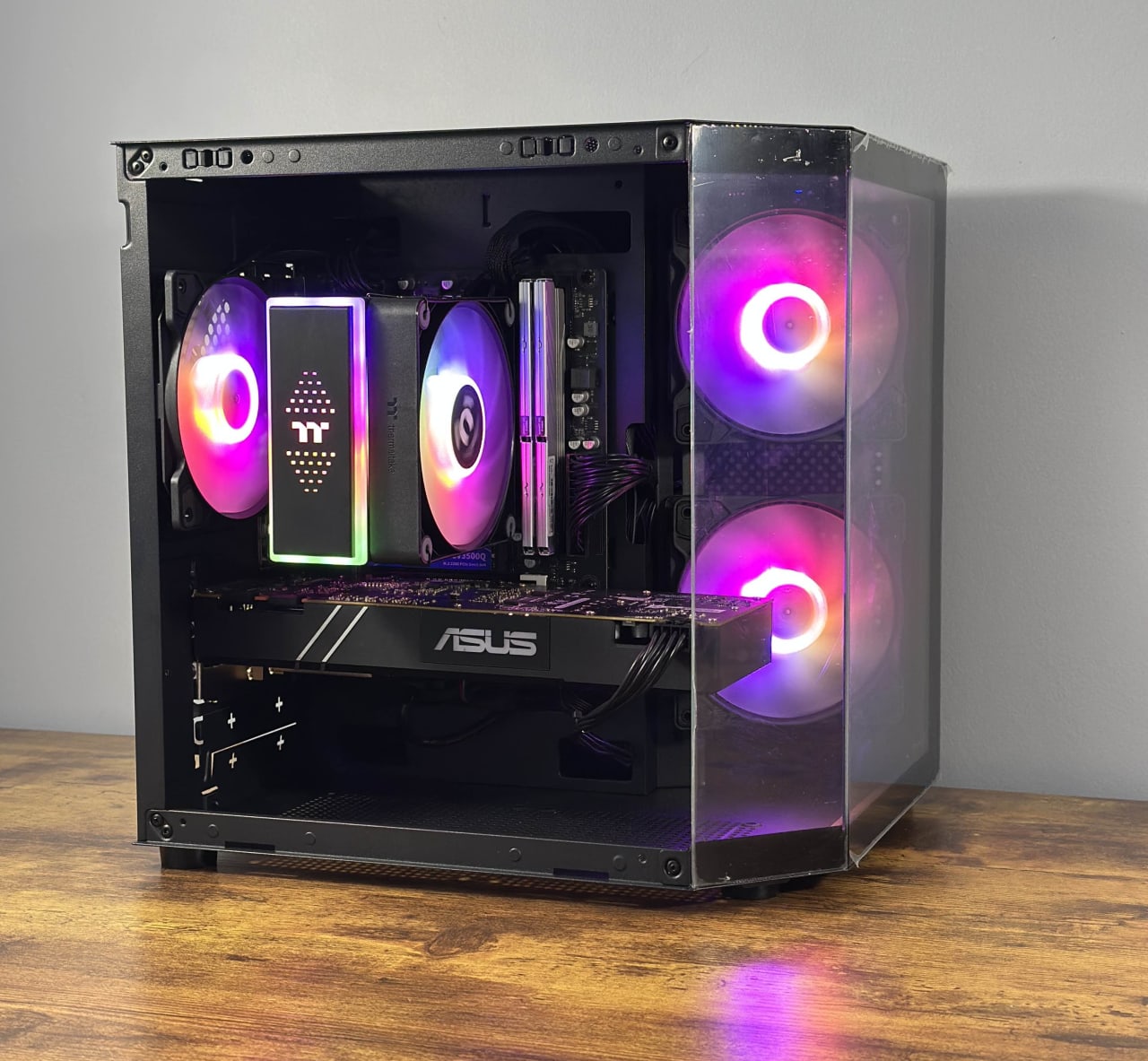 Ryzen 5 3500X | GTX 1070 8GB | 16GB RAM | 512GB SSD | WIFI Ryzen 5 3500X | GTX 1070 8GB | 16GB RAM | 512GB SSD | WIFI