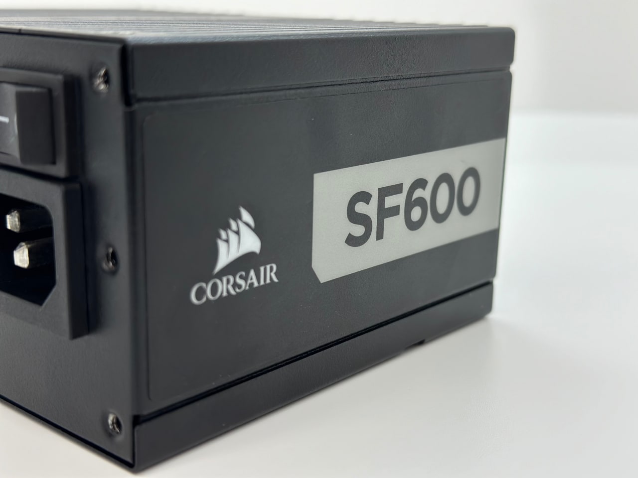 SF600 600w 80 PLUS® Platinum認証 SFX電源 SF Series™ SF600 — 600 Watt 80 PLUS® Platinum Certified High