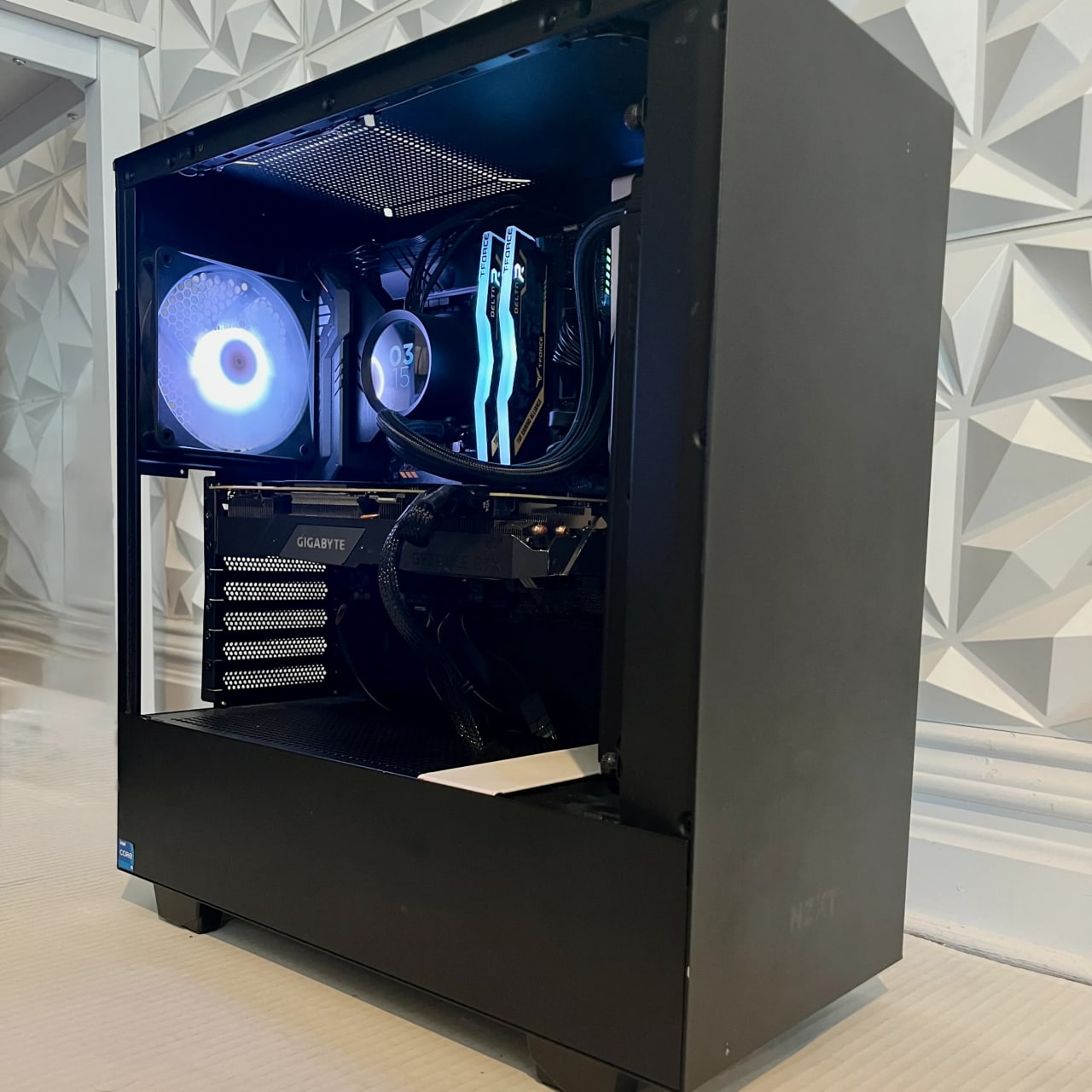 Eclipse | NVIDIA RTX 2080-Ti PC | 1440P | White | Black Eclipse | NVIDIA RTX 2080-Ti PC | 1440P | White | Black