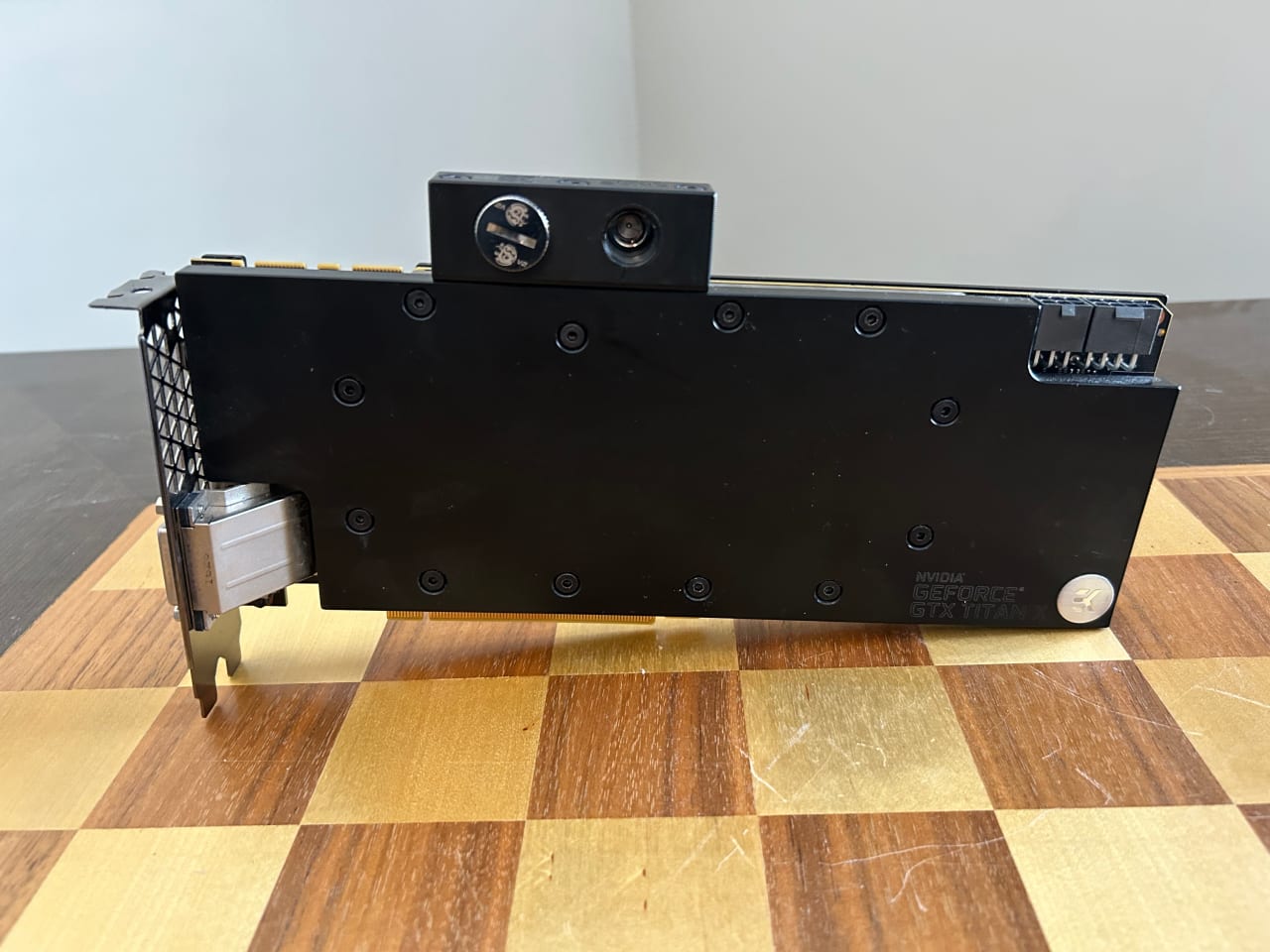 Nvidia GTX Titan X (Pascal) with Air Cooler and EK Nvidia GTX Titan X (Pascal) with Air Cooler and EK