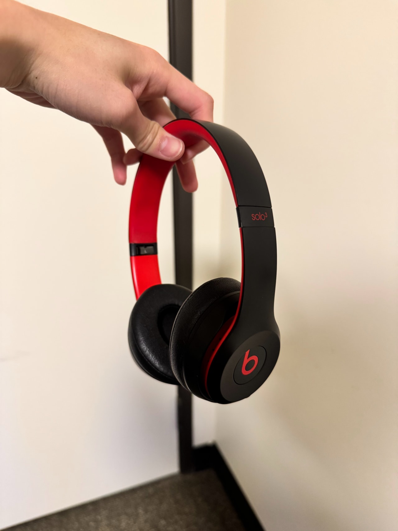 Apple Beats Solo 3 Wireless Headphones Decade Collection Apple Beats Solo 3 Wireless Headphones Decade Collection