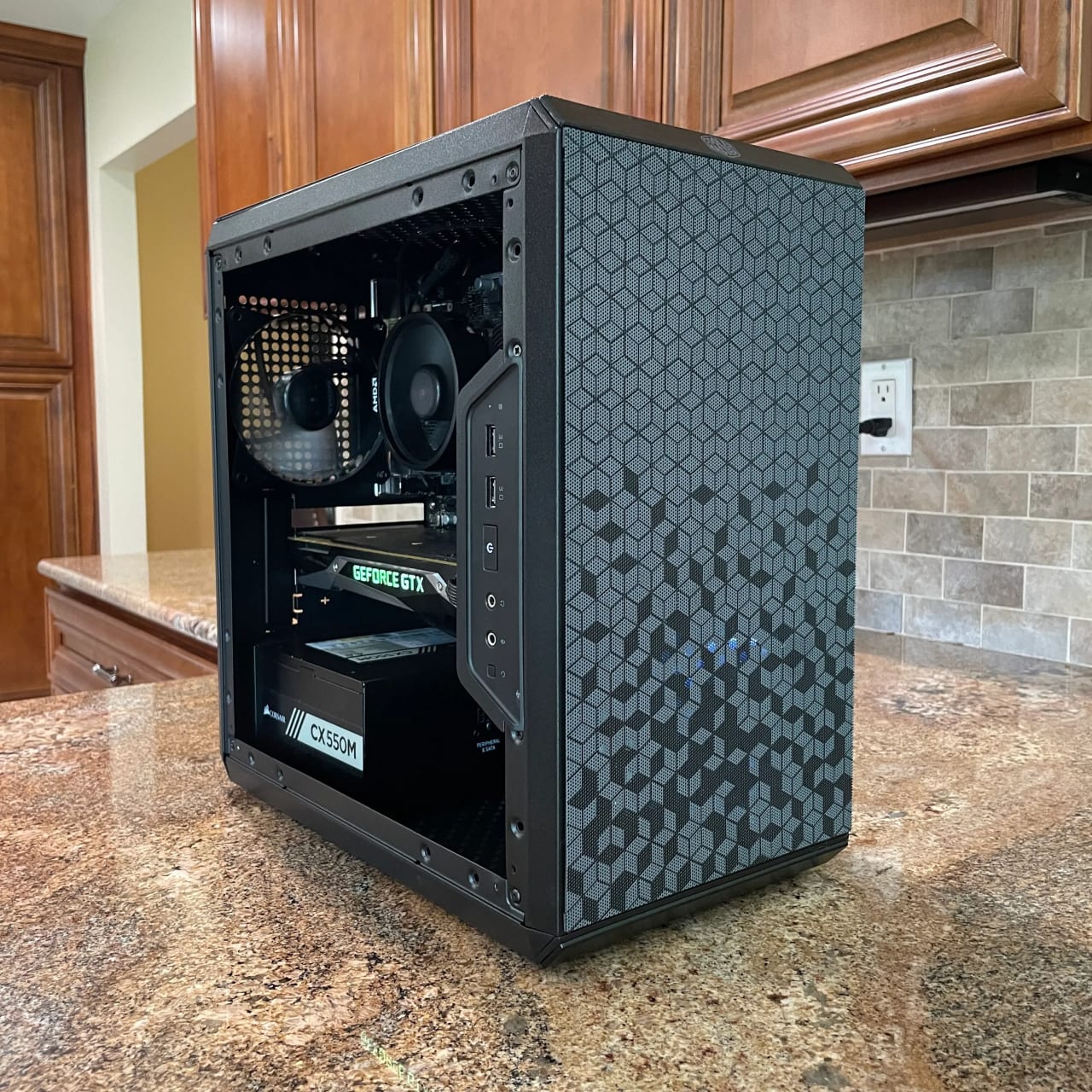 Funz Bx - GTX 1070 FE // Ryzen 5 3600 // 2TB M.2 SSD | Jawa Funz Bx - GTX 1070 FE // Ryzen 5 3600 // 2TB M.2 SSD | Jawa