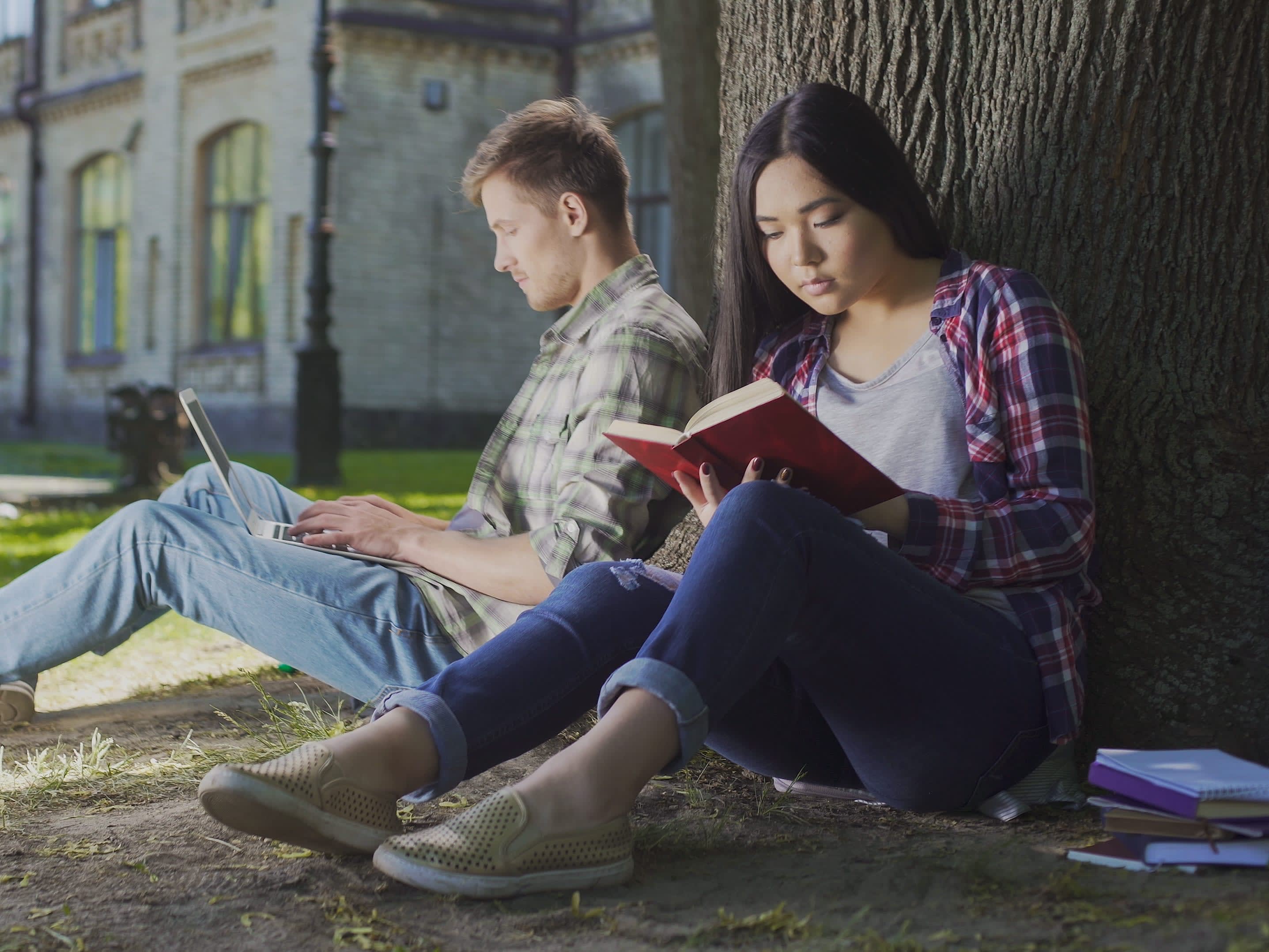young people reading Scripture
