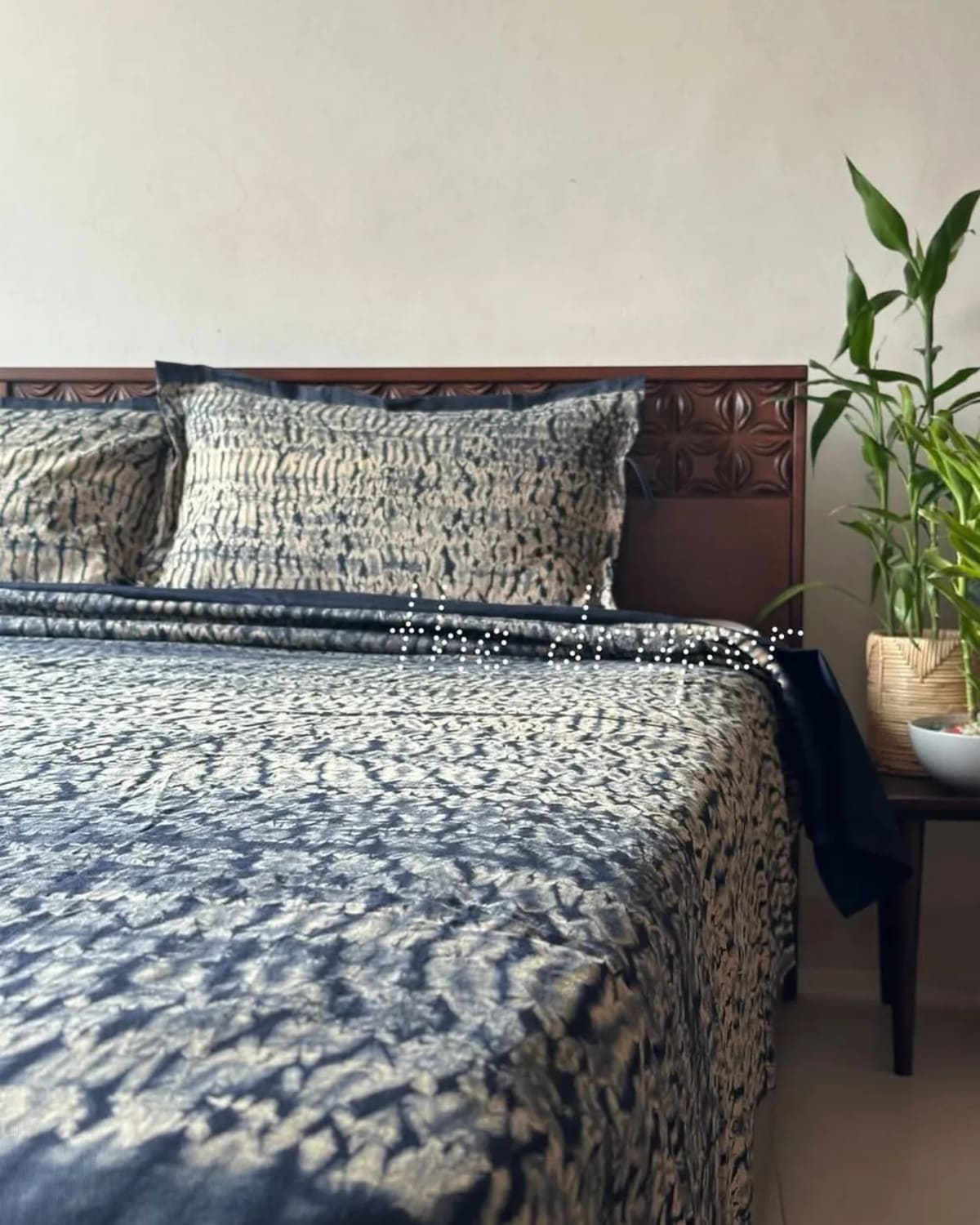Twilight Sand Textured Shikora Bed Cover Set