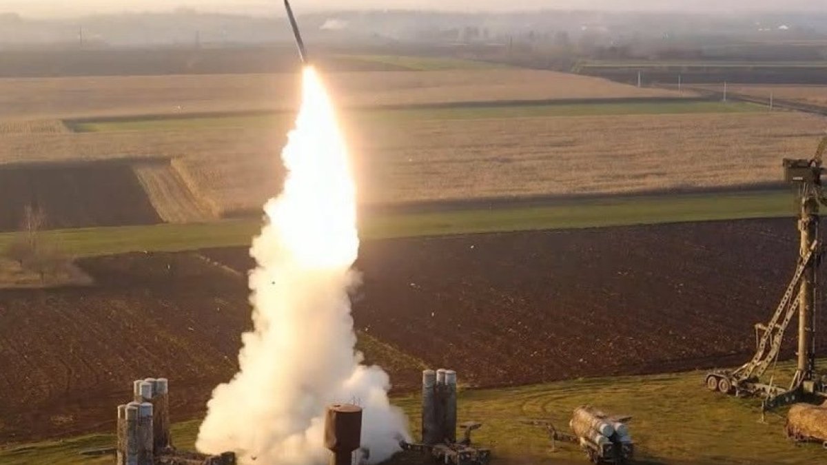 Ukraine tests new ballistic missile amid stalled Russian offensive Ukraine tests new ballistic missile amid stalled Russian offensive - ukraine missile test