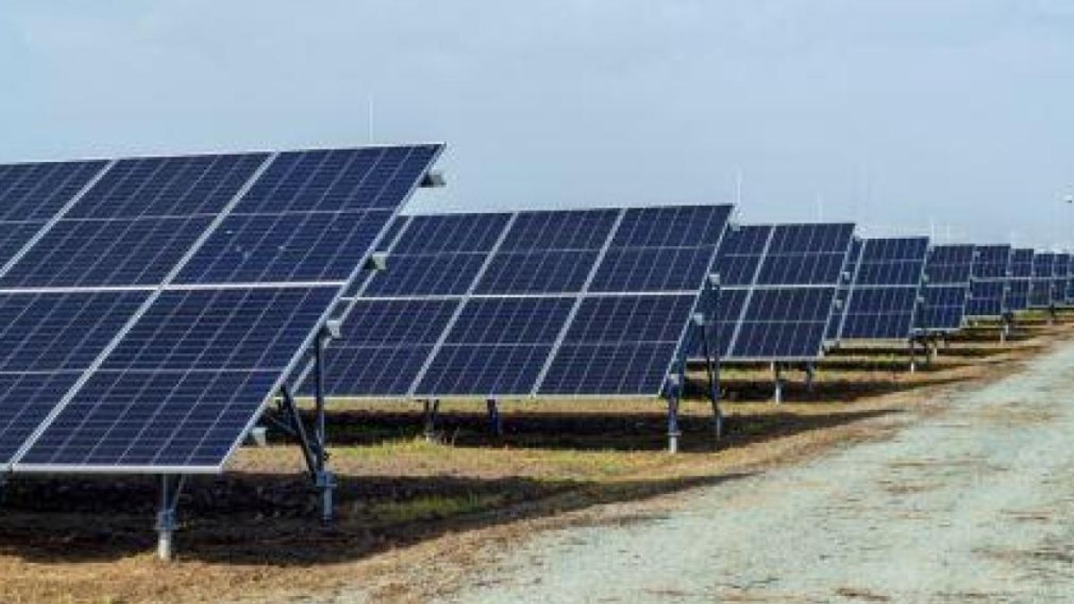 Solar Growth Cuts Europe Gas Costs by Billions - solar growth