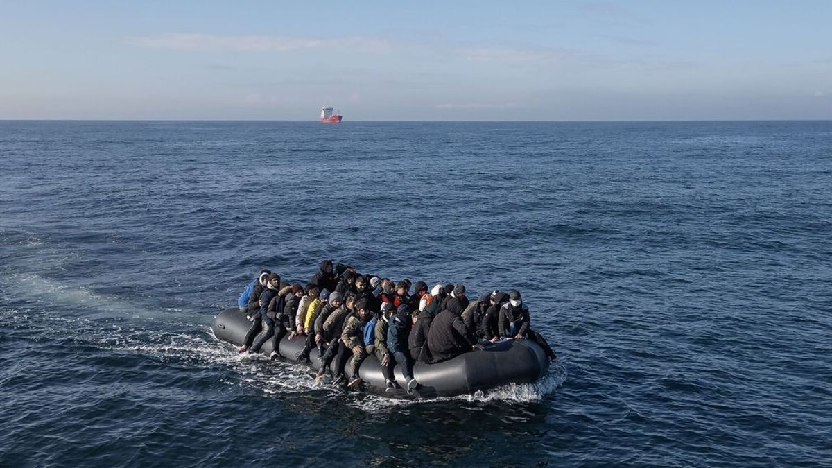 Deadly Channel Crossing: Two Men Die, Women Burned - channel crossing