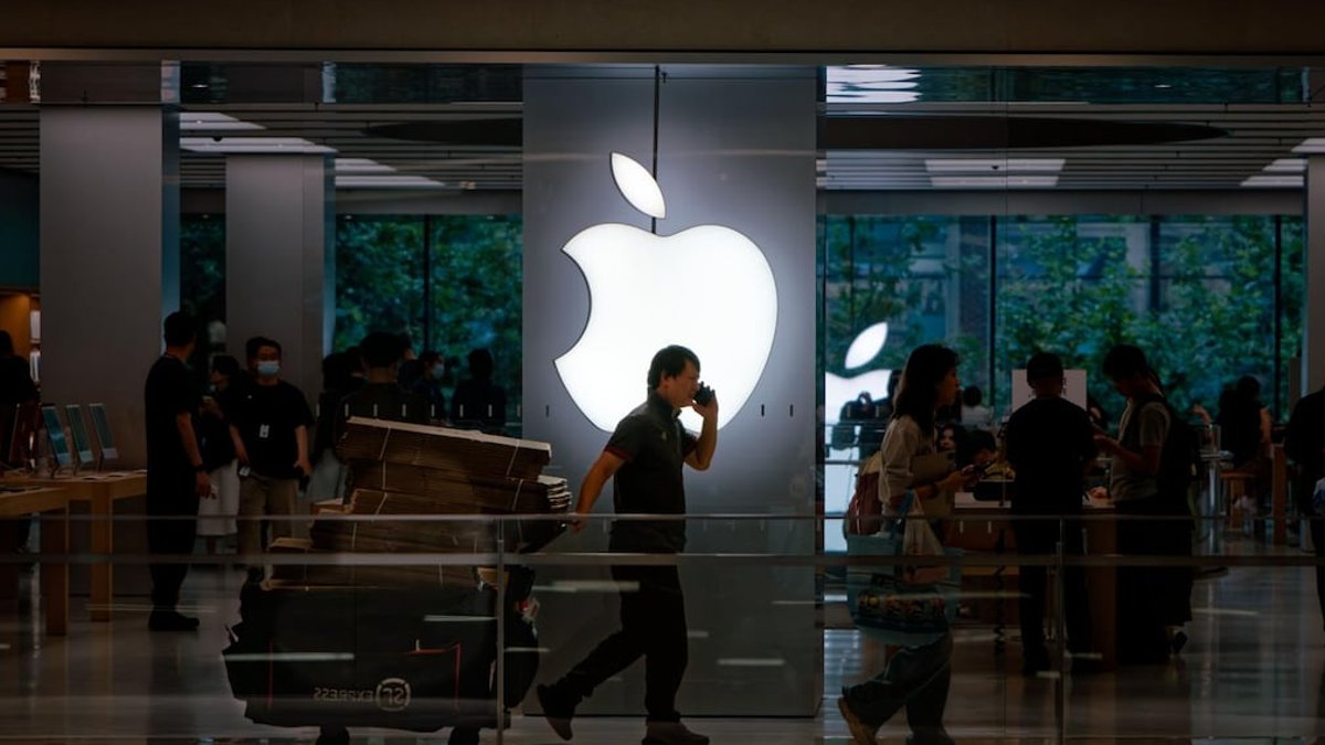 Apple Introduces First Touchscreen MacBook and New iPad Mini Apple Introduces First Touchscreen MacBook and New iPad Mini - touchscreen macbook
