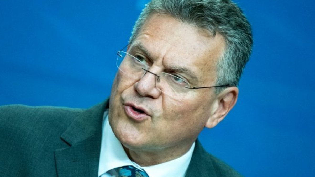 EU Trade Chief Demands China Fix Billion-Euro Deficit - eu china trade deficit