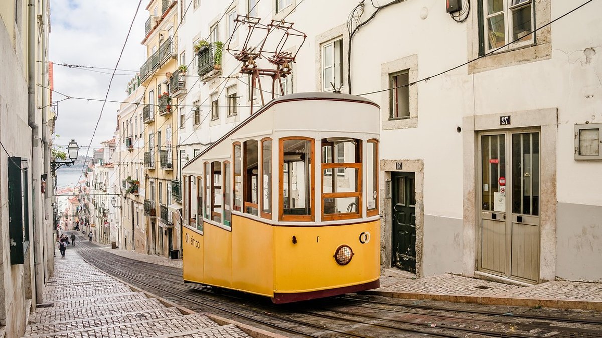 Lisbon, tram, portugal, means of transport, traffic, vacations, tourism, travel, city, urban, city vacation, europe, portugal