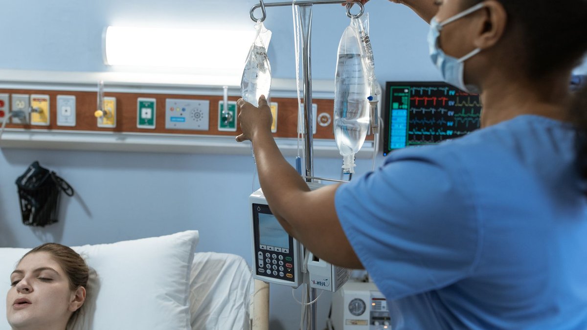 Malaysia acts to hire and keep nurses