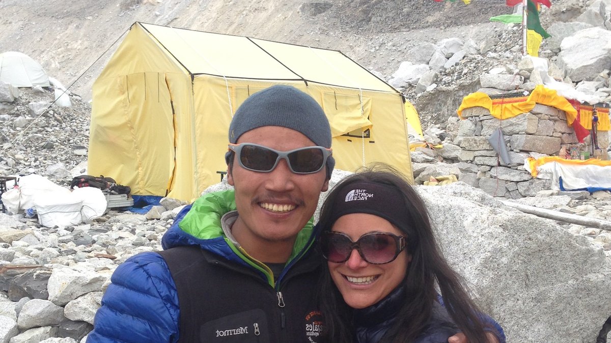 Climber Survives Massive Everest Avalanche - everest avalanche