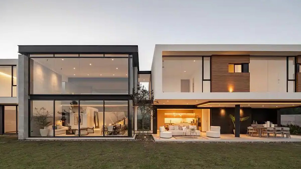 2024 Viewpoint House in Ecuador Merges with Mountain Terrain