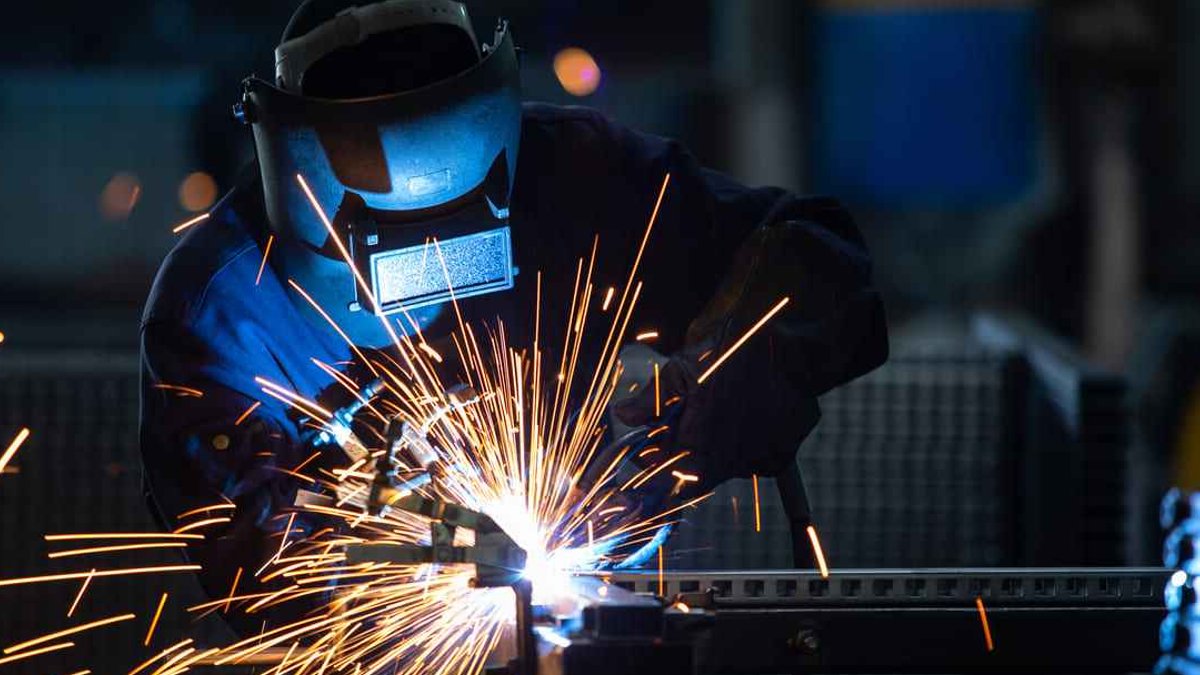 UK struggles to fill skilled jobs despite falling migration UK struggles to fill skilled jobs despite falling migration - skilled jobs migration