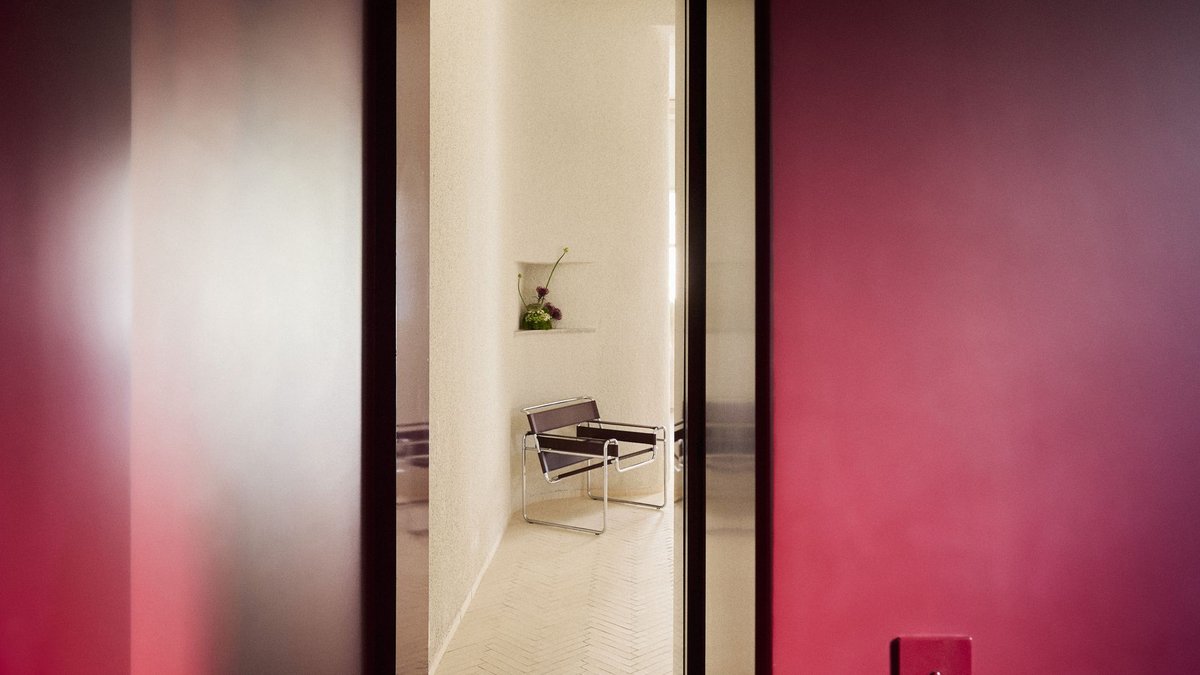 IM Café in Madrid Balances Restraint and Bold Red Design - madrid cafe design