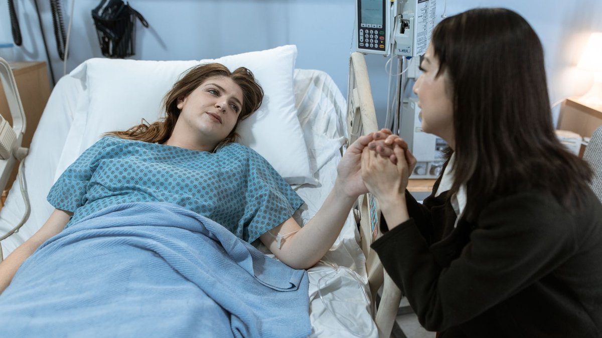 Health Ministry Reports 13,000 Doctor Vacancies, Including 1,660 Specialists A comforting hospital visit with a patient receiving support from a friend.