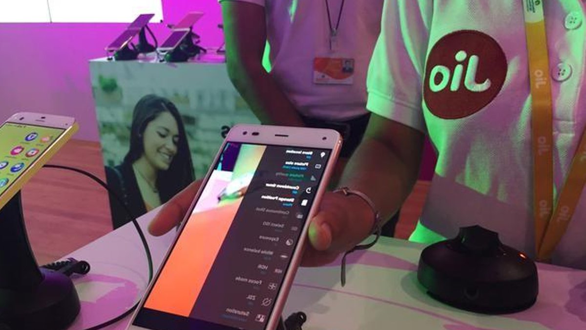 Jio attracted robust demand last week. It's IPO was 22 times oversubscribed. File.