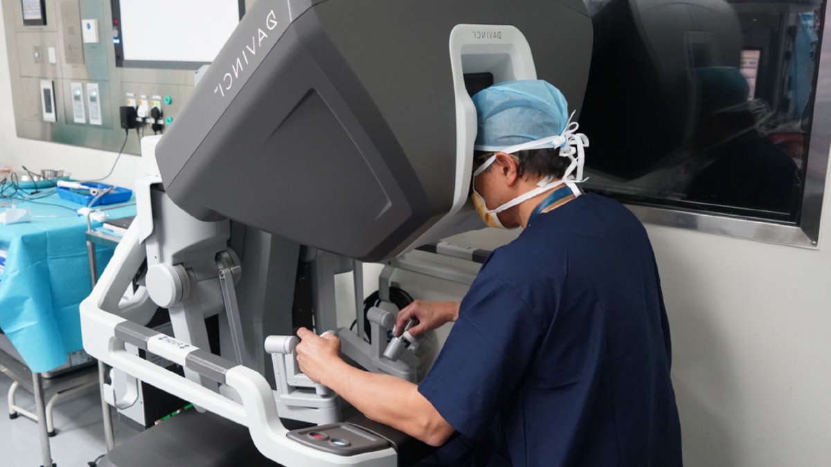 Malaysian hospital performs record robotic heart surgeries Malaysian hospital performs record robotic heart surgeries - robotic heart surgeries