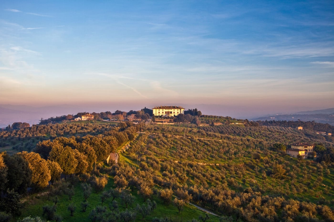 La villa médicéenne de la Tenuta di Artimino Meliá Collection au milieu des oliviers en Toscane