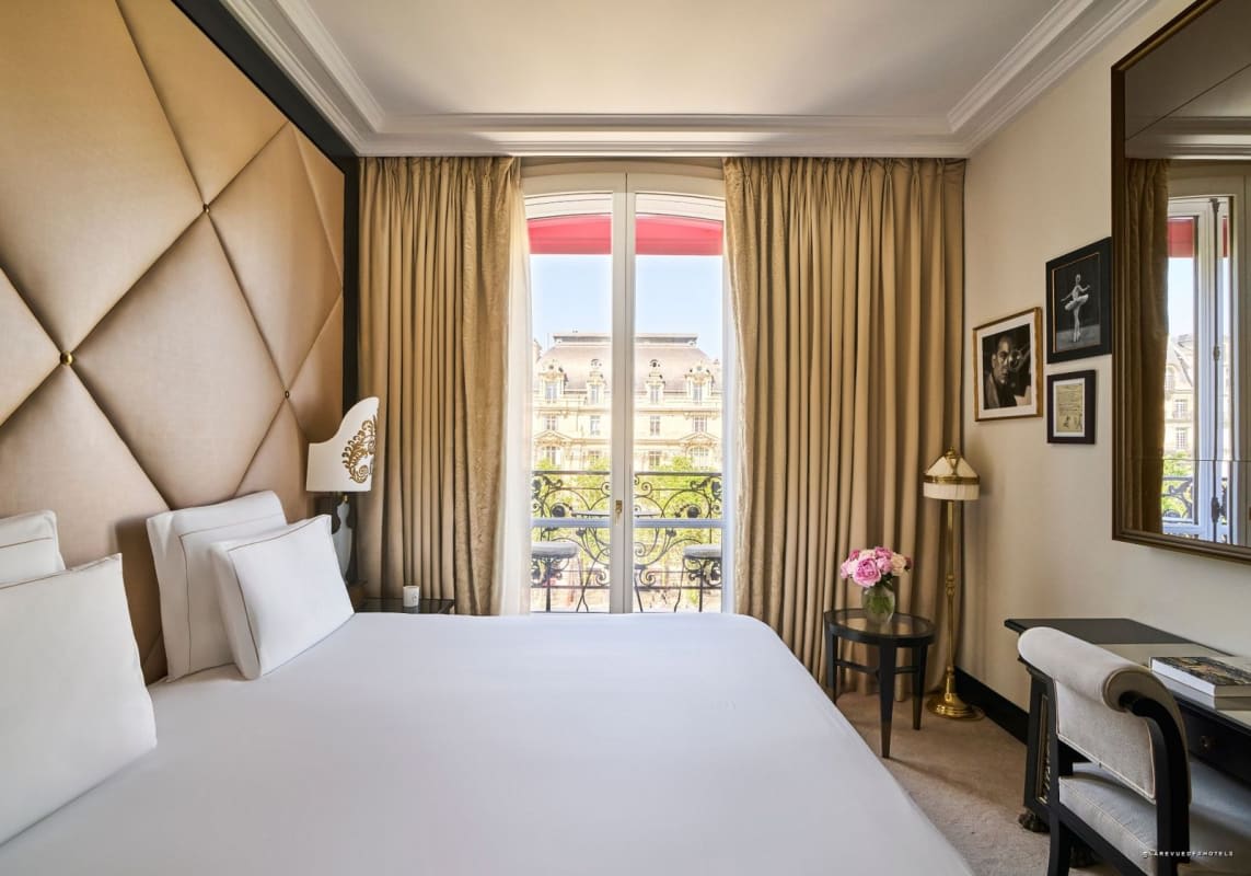 Chambre Prestige de l'Hôtel Fouquet's Paris décorée par Jacques Garcia, velours et boiseries