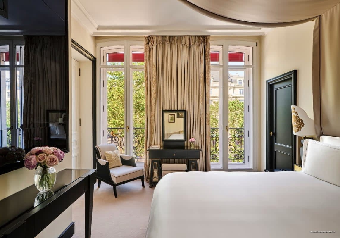 Salon de la Suite George V avec décor Jacques Garcia, Hôtel Fouquet's Paris