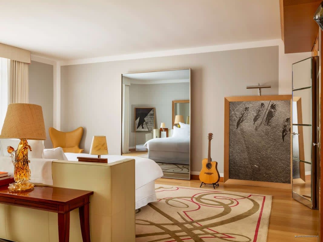 A suite with its acoustic guitar, a Philippe Starck signature throughout the hotel