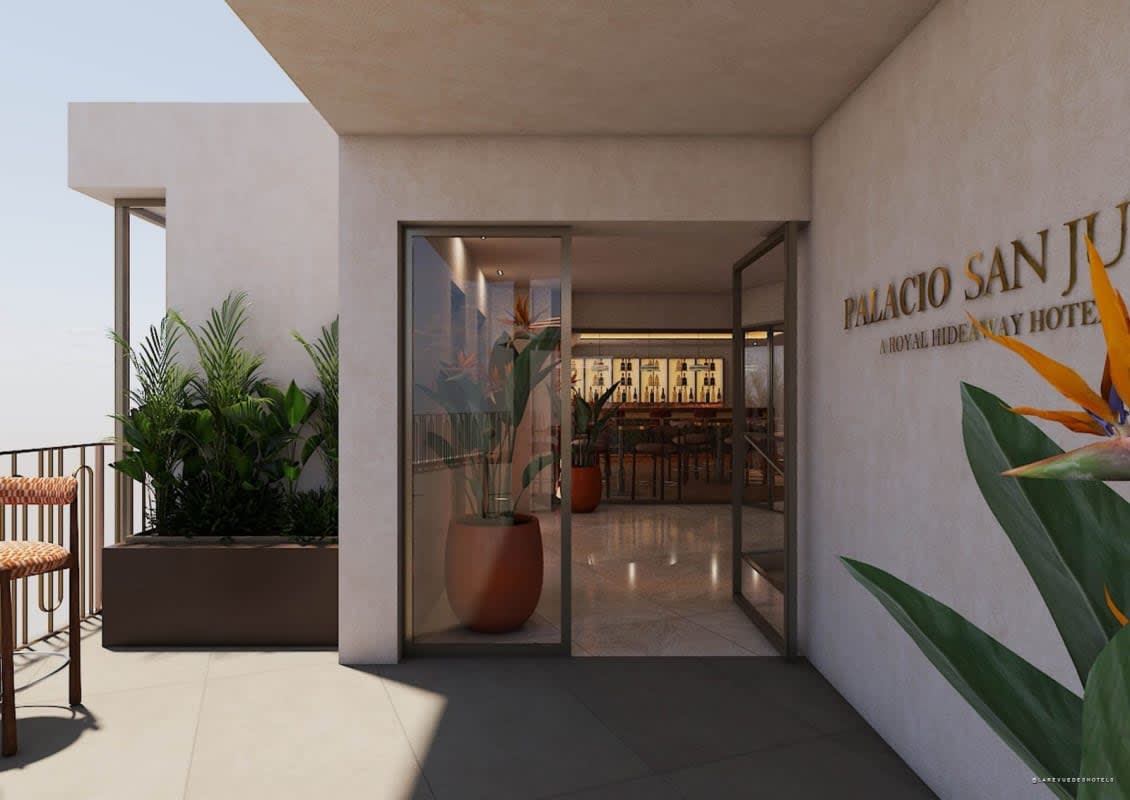 La entrada del hotel, en la plaza de San Juan