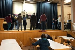 Besucher des Dart Trainings