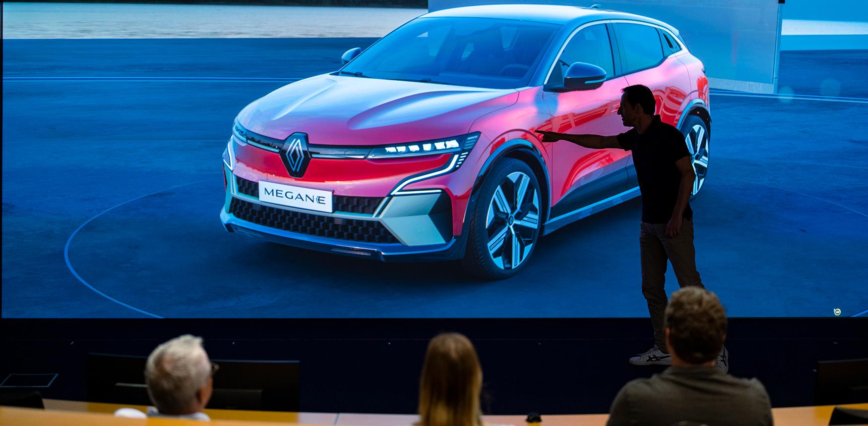 Renault design team uses immersive room for 1:1 prototype visualization