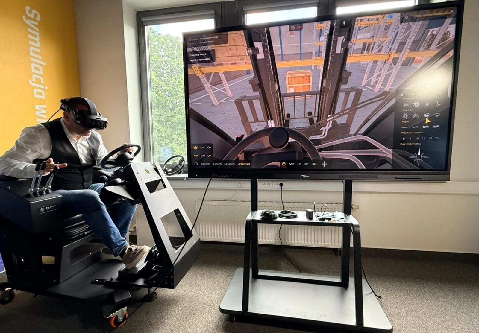 Warsaw's Laboratorium 4.0 uses VR and glasses-free 3D for hands-on career exploration
