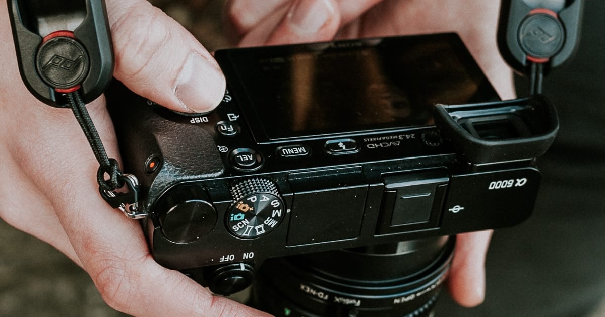 What Are the Advantages of a Mirrorless Camera?