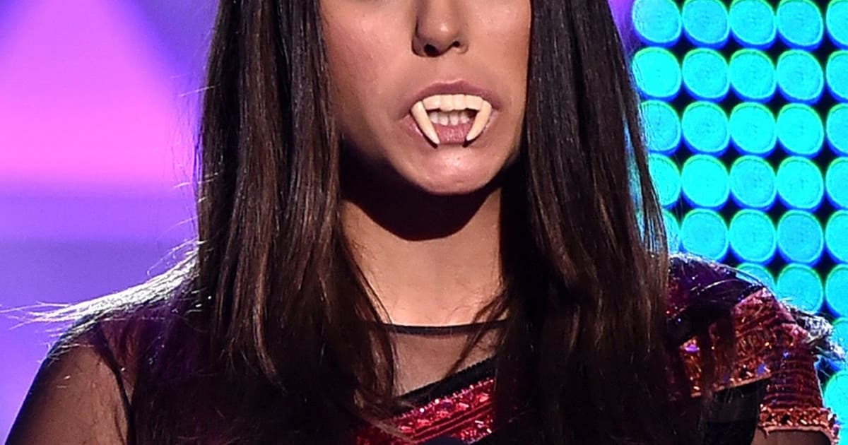 Vampire Diaries Nina Dobrev Shares A Final Goodbye At Teen Choice