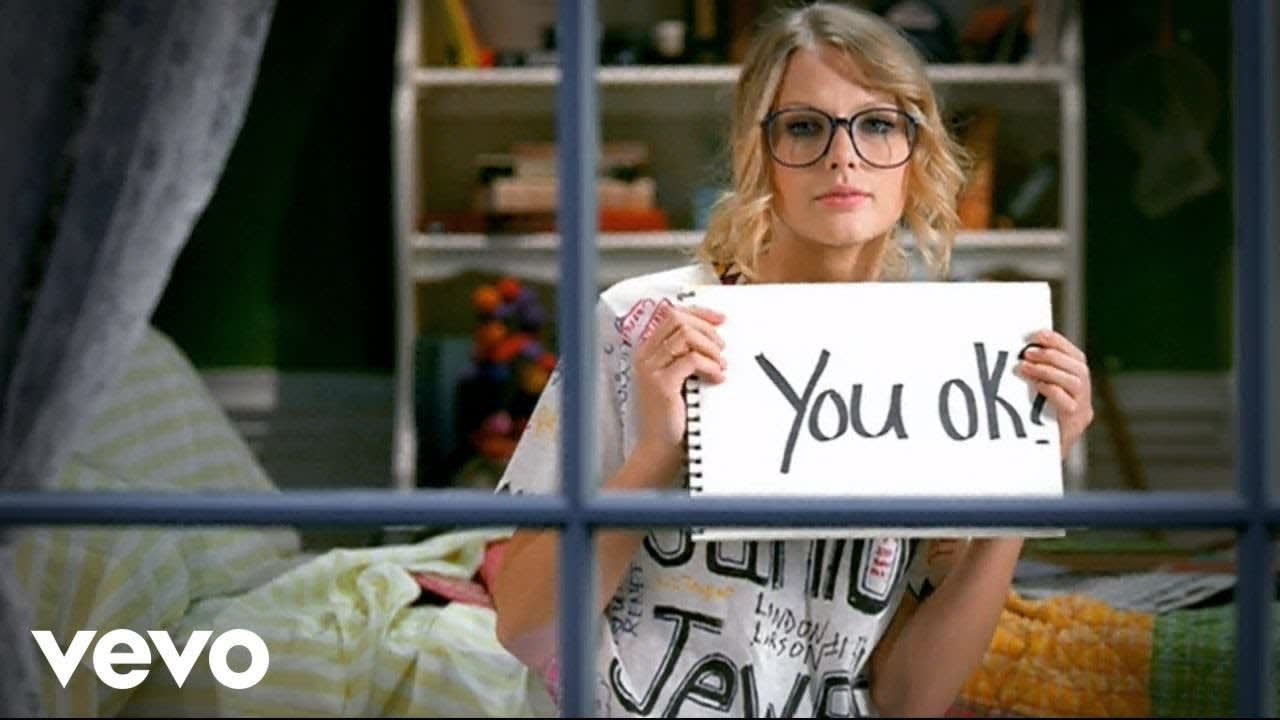 Dress Like Taylor Swift: “You Belong With Me” Music Video (May 2