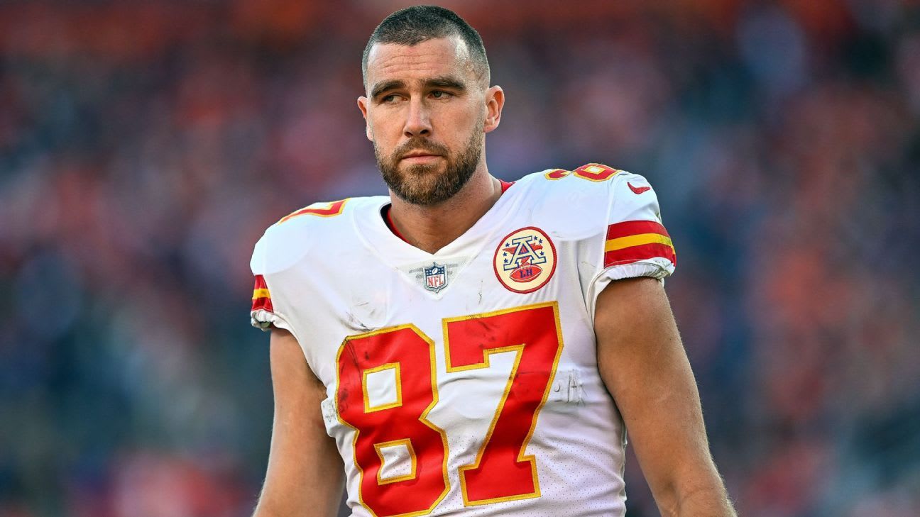 Chiefs star Travis Kelce injures knee at practice; status uncertain against  Detroit Lions