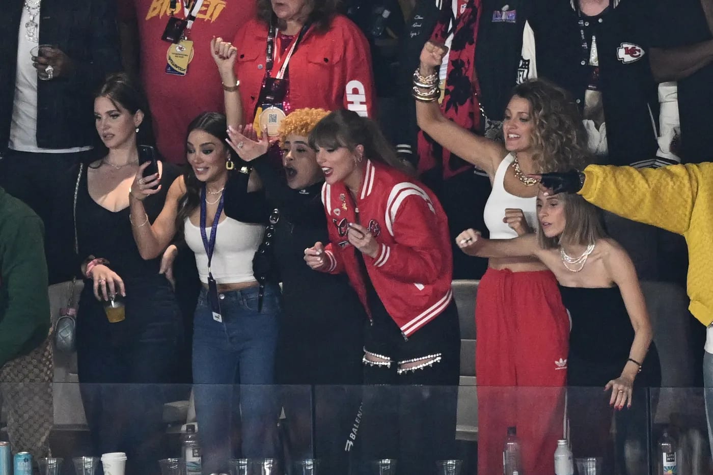 Feet, Don’t Fail Her Now Lana Del Rey’s Tumble at Super Bowl 2024 Humans