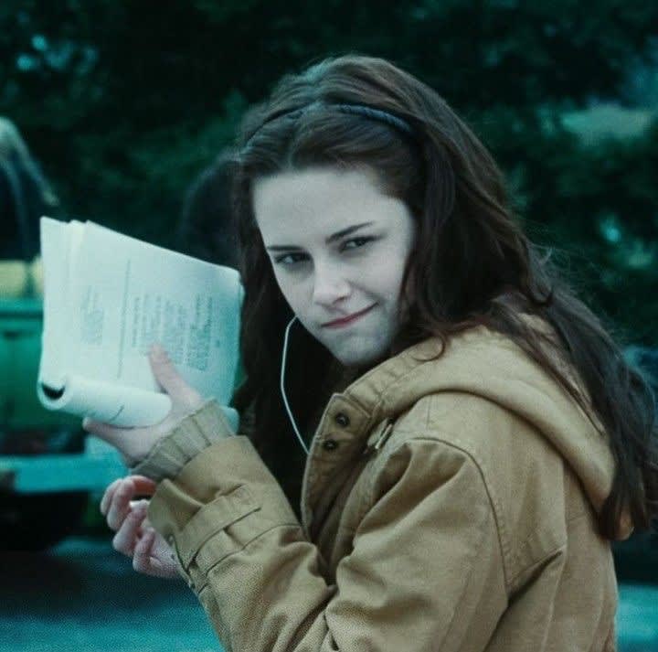 bella cullen blue dress and guess why alice always dresses in blue!!! #twilight #bellaswan #edwardcullen #alicecullen What's So Special About Bella
