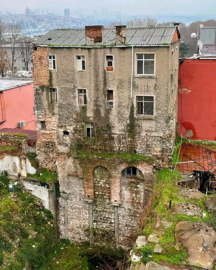 The Living History of Istanbul: A Building on Alaykoskü Street