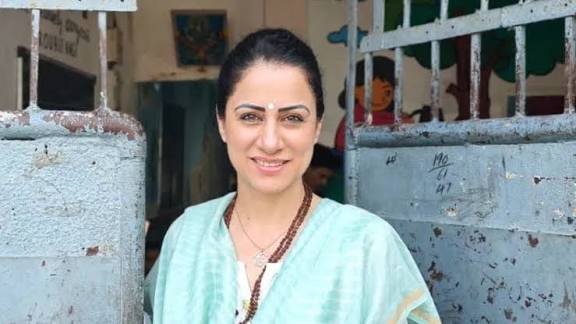 Indian Teacher Wins $1M for Slum Open-Air Classrooms