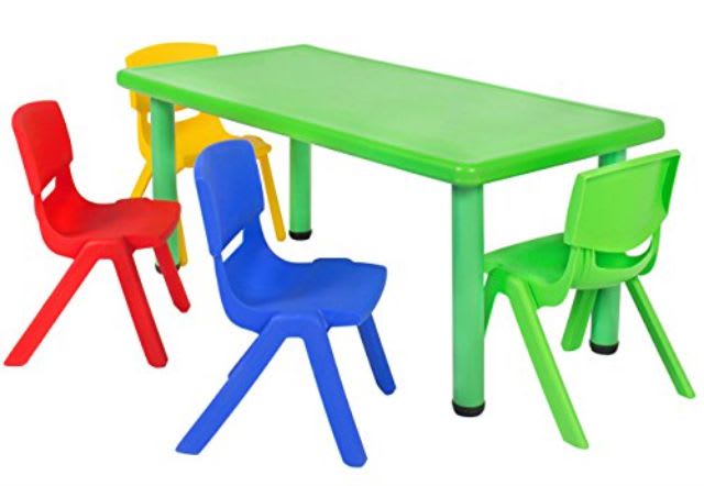 سوق الأثاث البلاستيكي في المملكة العربية السعودية: تصميمات خفيفة الوزن، والقدرة على تحمل التكاليف، ونمو التبني الشامل