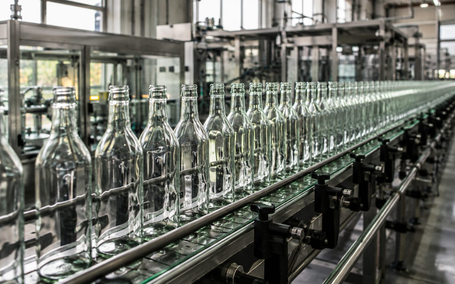 Why Glass Bottles Are Making a Strong Comeback in Packaging