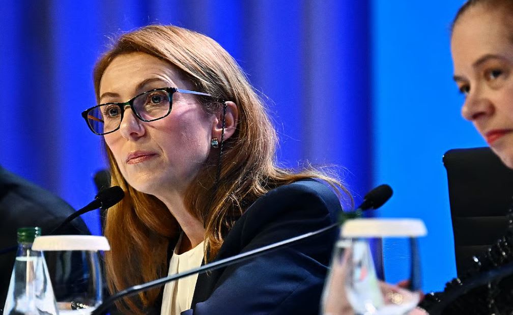 The AI Tightrope: How the Artificial Intelligence Boom is Propelling Global Growth While Teetering on the Edge of Systemic Risk