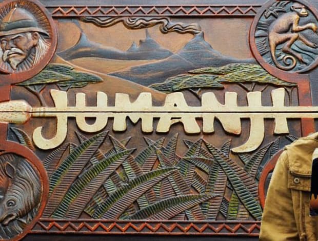 Karen Gillan Shows Off More Skin And Her Stunt Double On Jumanji