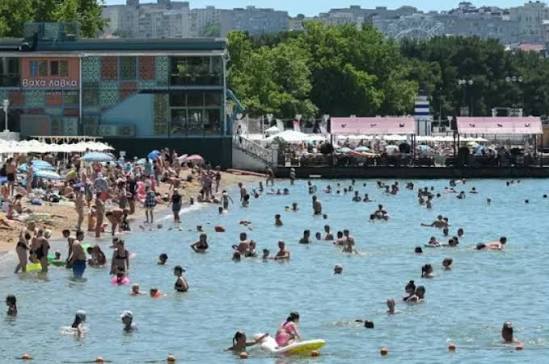 Ukrainian Drone Strike Kills 7 and Injures 40 at Russian Beach