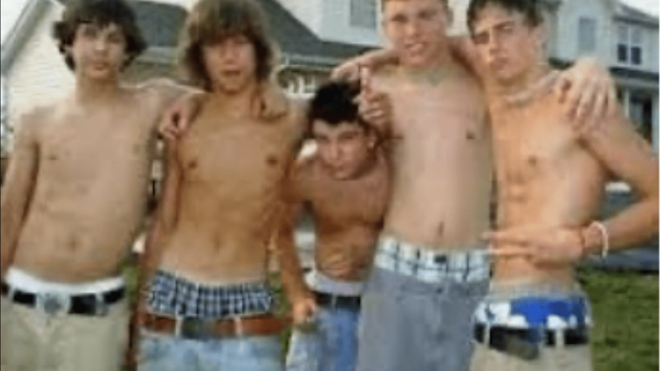 female sagging pants