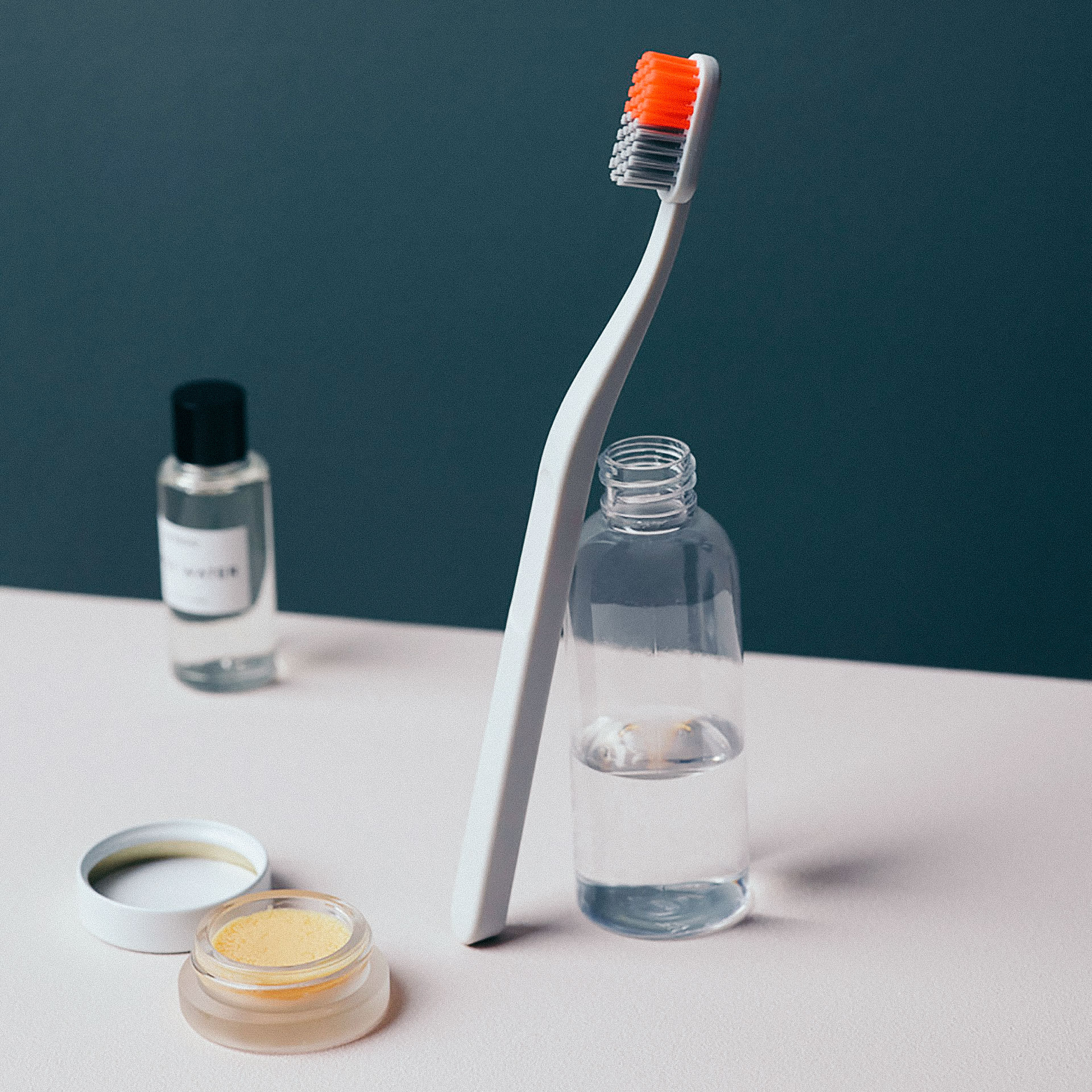 Natural Alternatives to Toothpaste